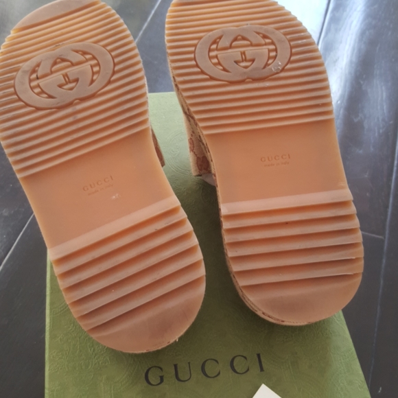 Gucci sandles - Picture 2 of 6